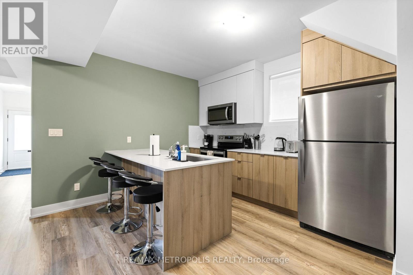 B - 447 Lansdowne Avenue, Toronto, Ontario  M6H 3Y2 - Photo 9 - C13775134