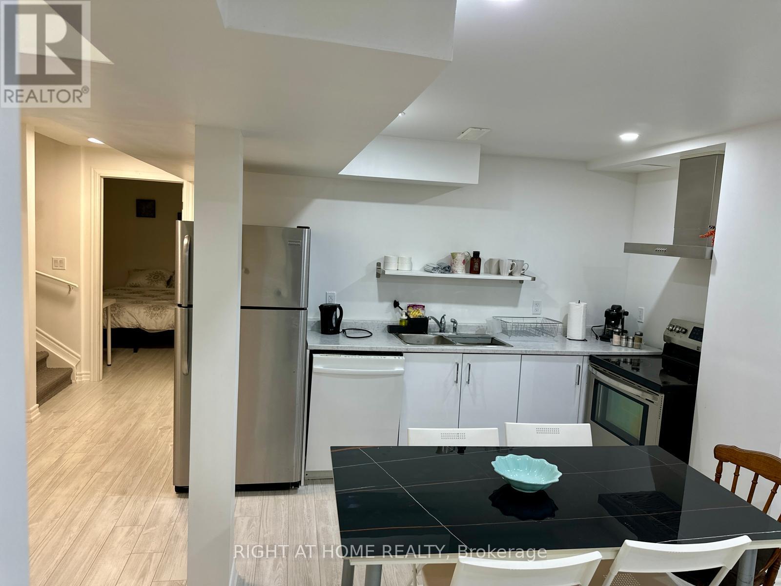 317 Rita's Avenue, Newmarket, Ontario  L3X 2N2 - Photo 3 - N13775088