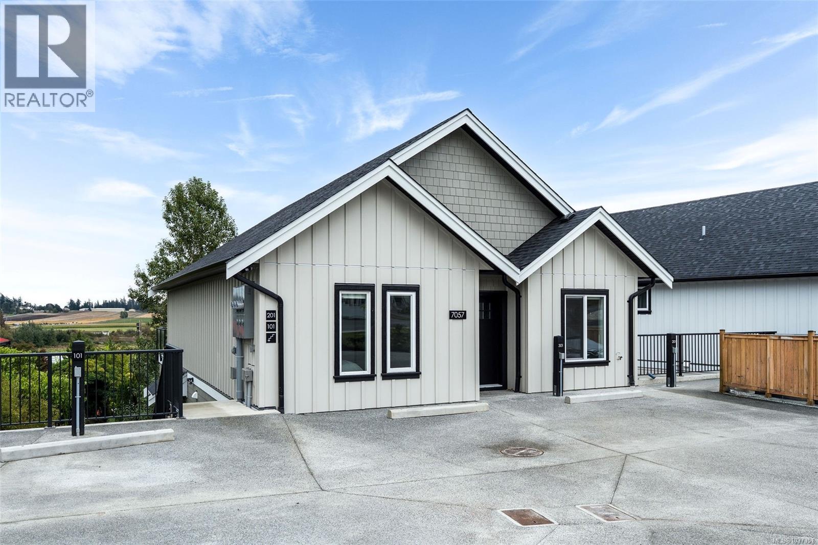 101 7057 Central Saanich Rd, Central Saanich, British Columbia  V8M 1Y3 - Photo 2 - 1037351