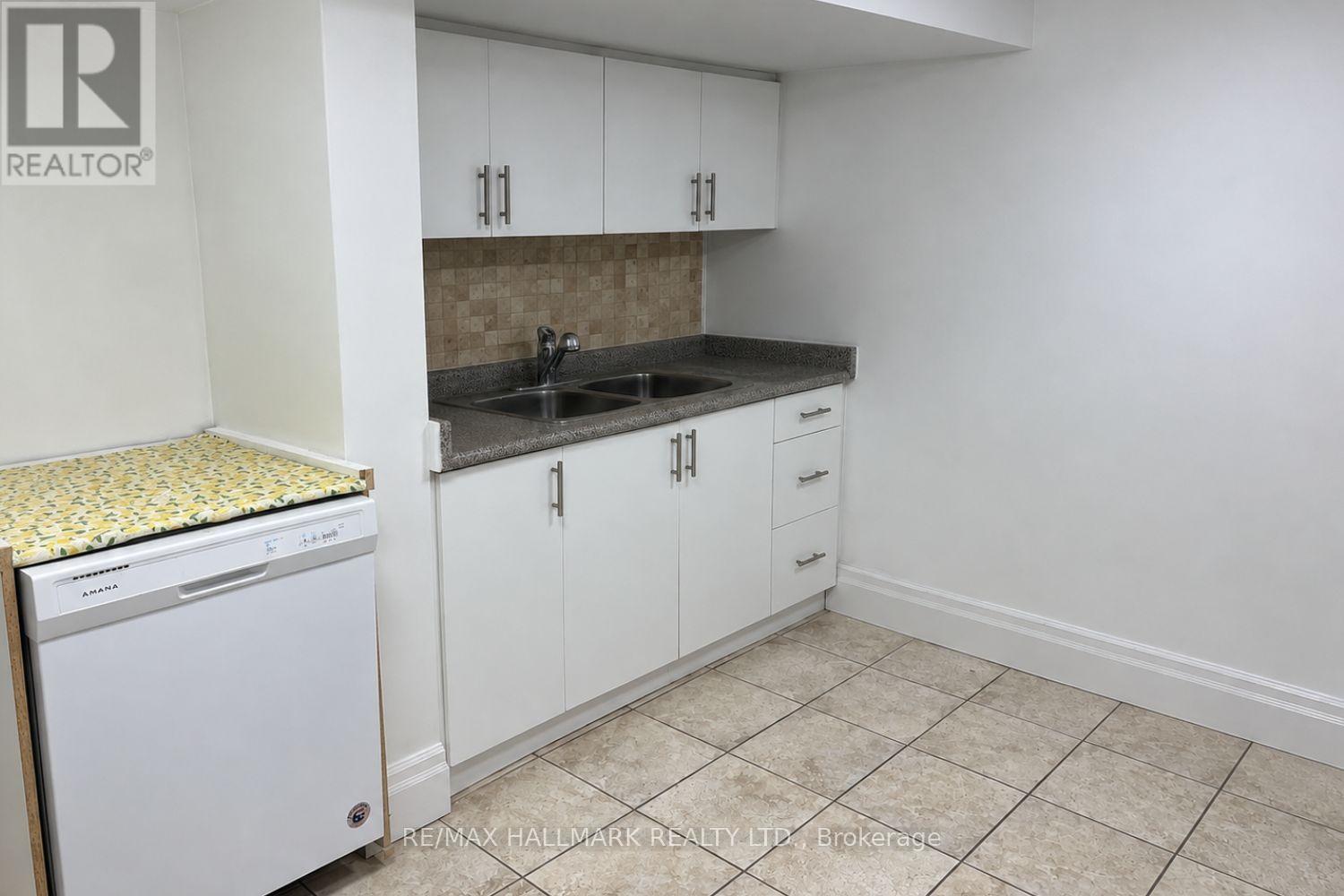 Bsmt - 102 Murray Drive, Aurora, Ontario  L4G 2C5 - Photo 12 - N13775234