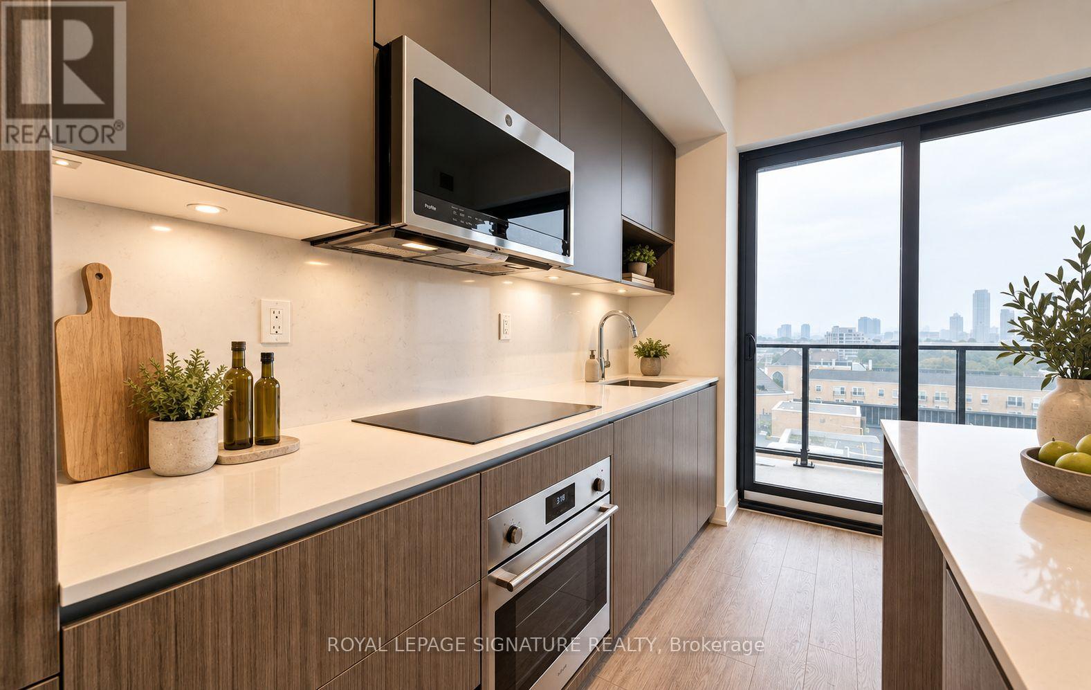 807 - 799 THE QUEENSWAY, Toronto, Ontario
