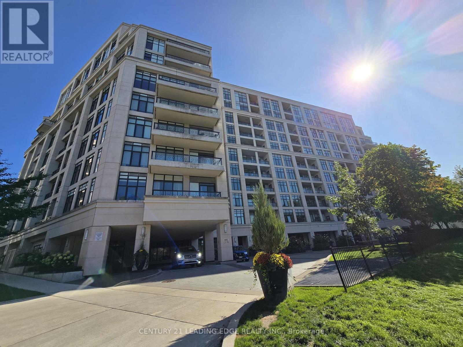 505 - 2 OLD MILL DRIVE, Toronto, Ontario