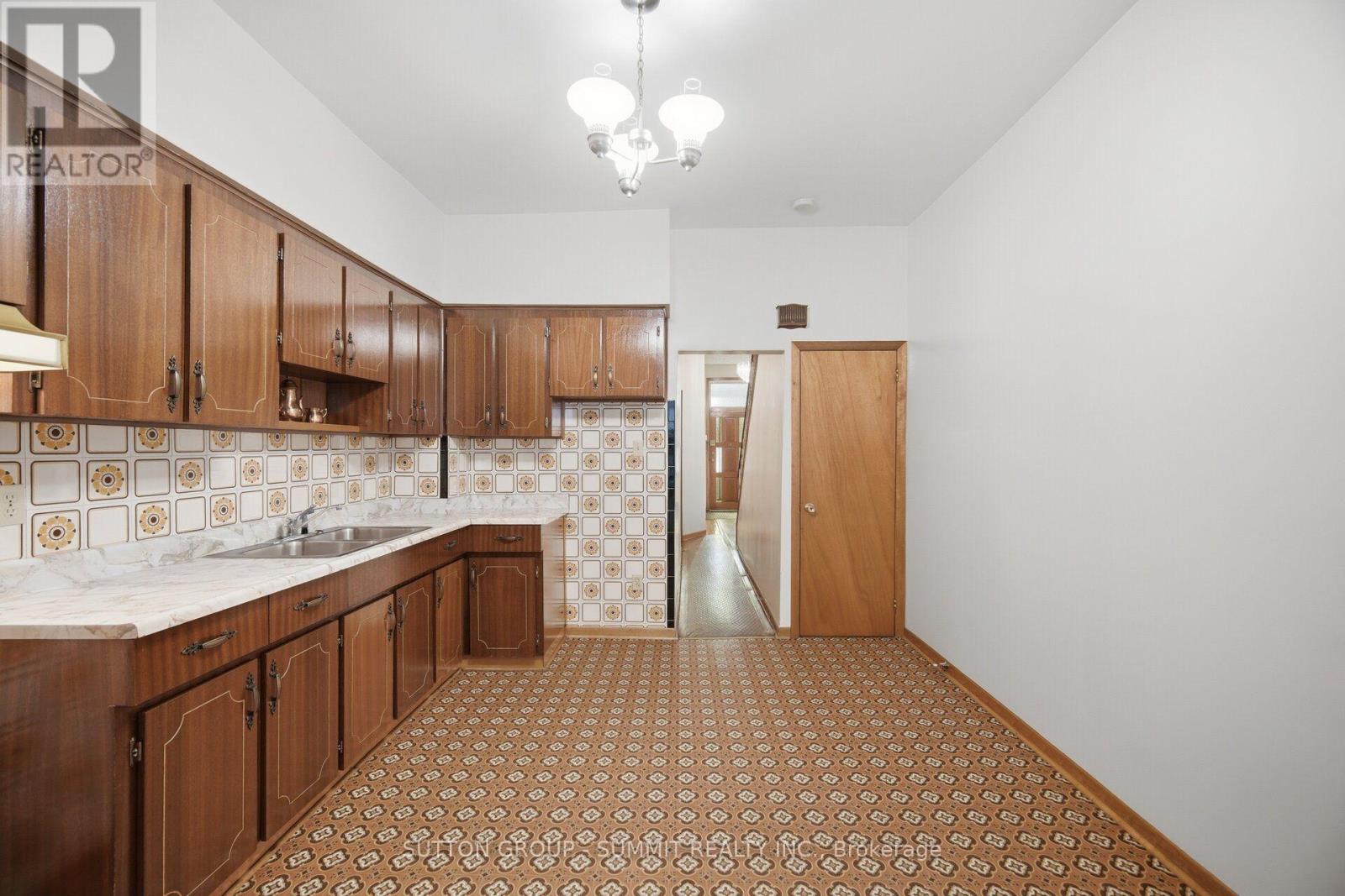 28 Symington Avenue, Toronto, Ontario  M6P 3W1 - Photo 11 - W13775220