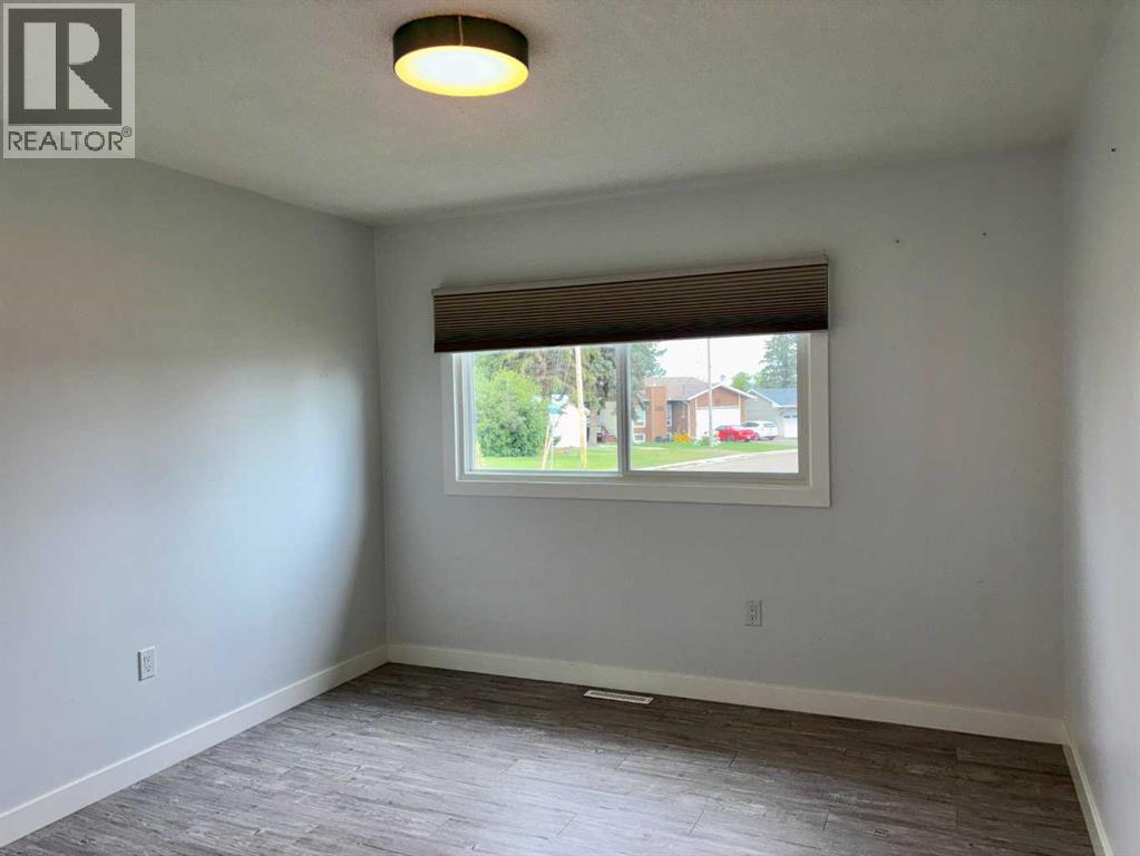 4613 55 Avenue photo 12