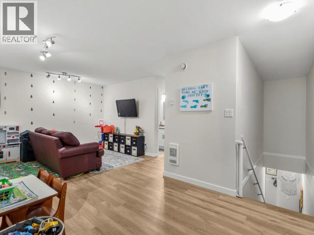 20-35 SYBIL CIRCLE photo 15
