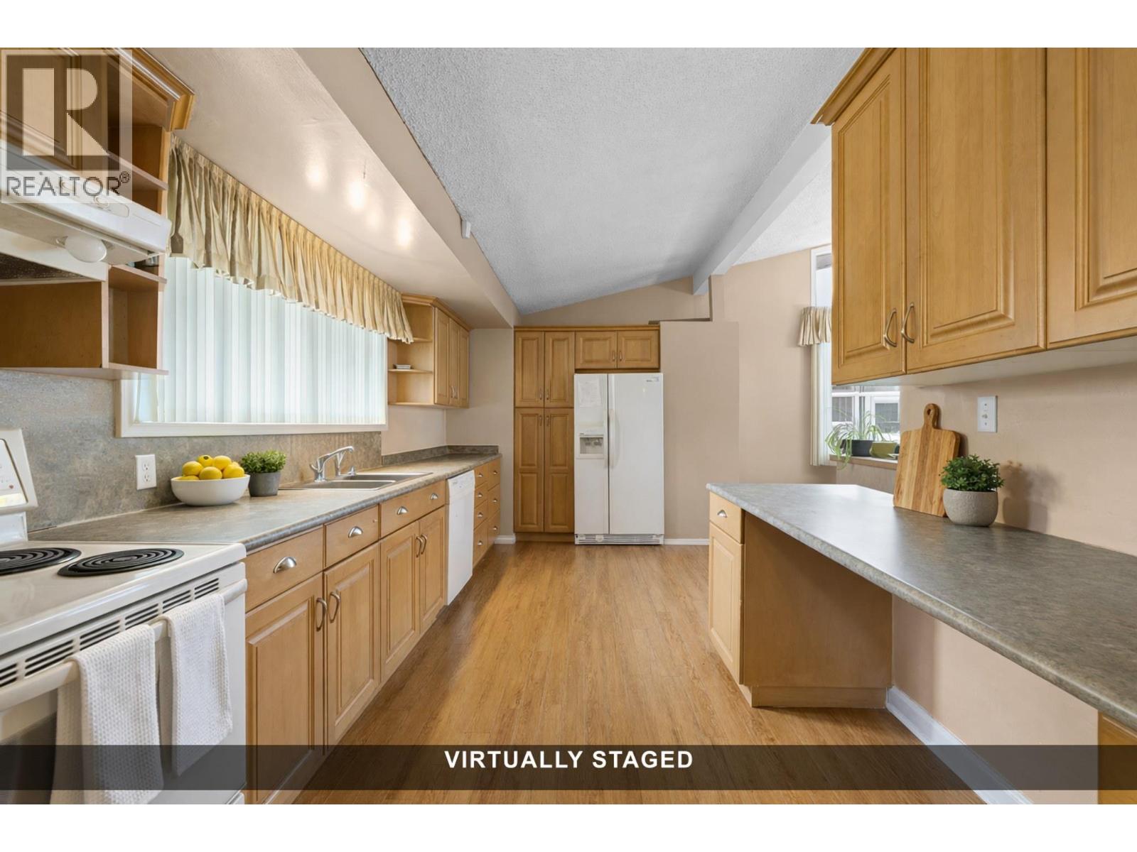 575 Dell Road Kelowna Photo 2