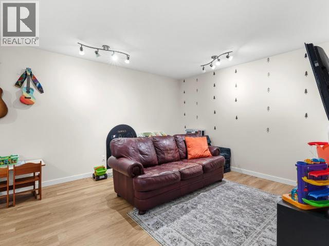 20-35 SYBIL CIRCLE photo 16