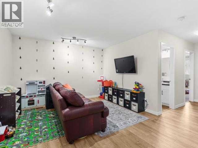 20-35 SYBIL CIRCLE photo 18