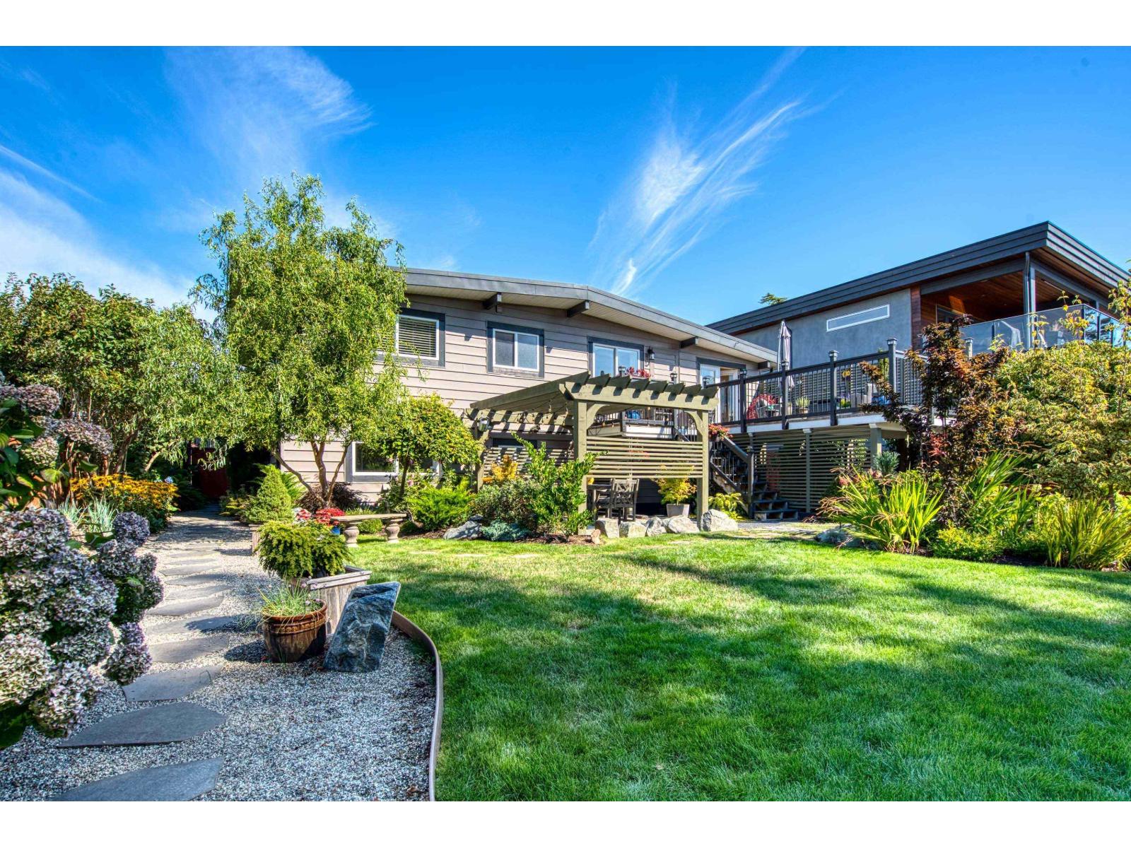14480 Mann Park Crescent, White Rock, British Columbia  V4B 3A8 - Photo 2 - R3164139