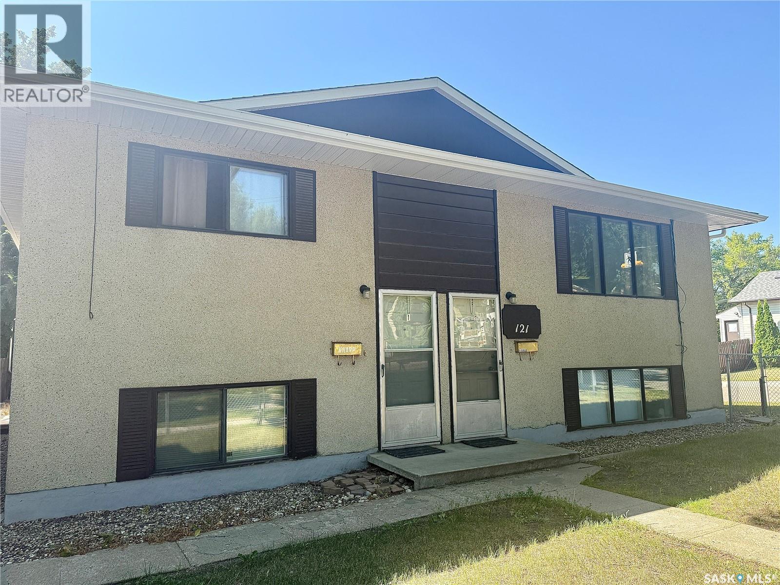 121 29th Street W, Saskatoon, Saskatchewan  S7L 0L7 - Photo 1 - SK048089