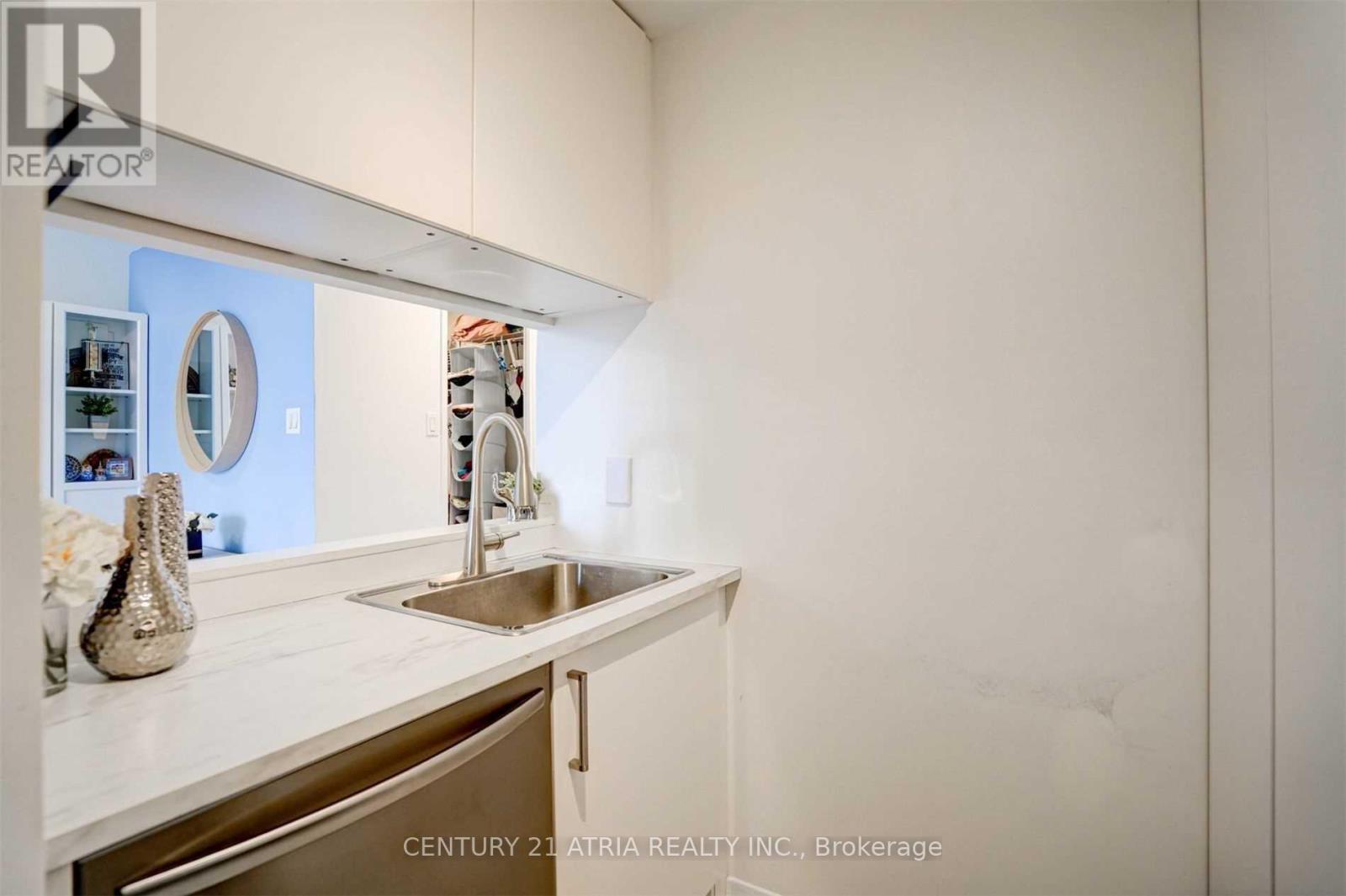 1504 - 1055 Bay Street, Toronto, Ontario  M5S 3A3 - Photo 11 - C13775240