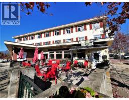 330 COLUMBIA Avenue, Castlegar, British Columbia