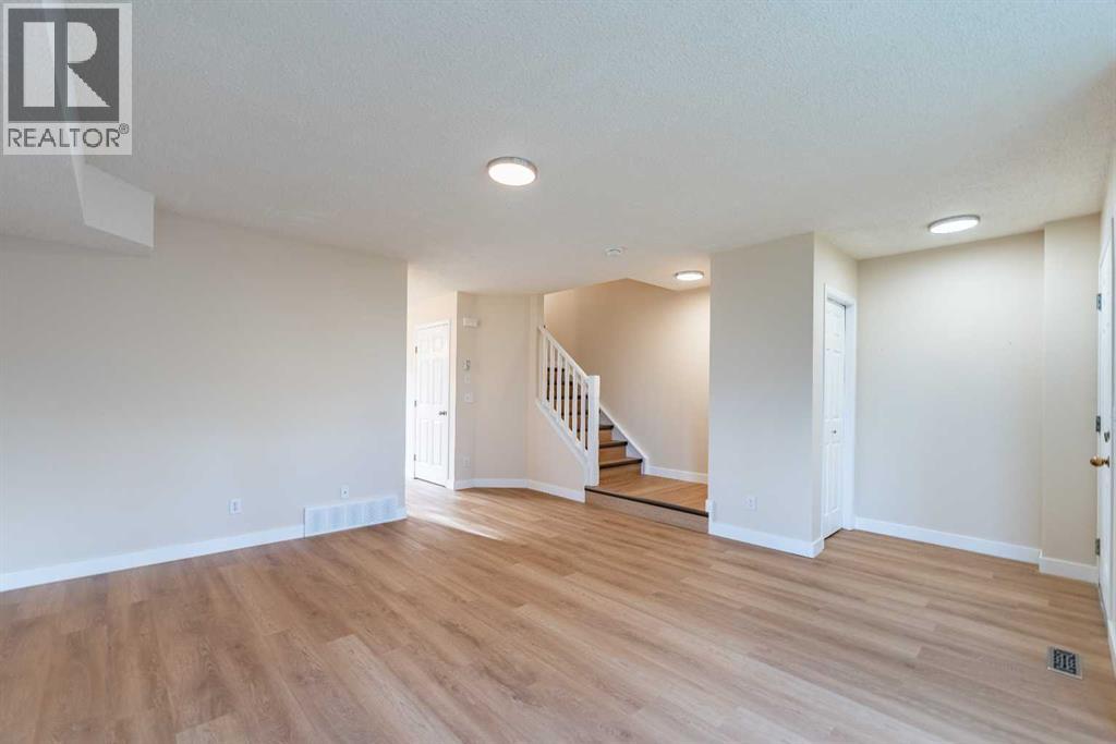 7415 26a Street Se, Calgary, Alberta  T2C 1E3 - Photo 6 - A2343065