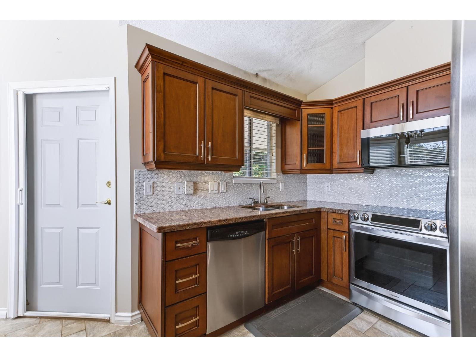 18 9208 208 Street, Langley, British Columbia  V1M 2M9 - Photo 10 - R3162623