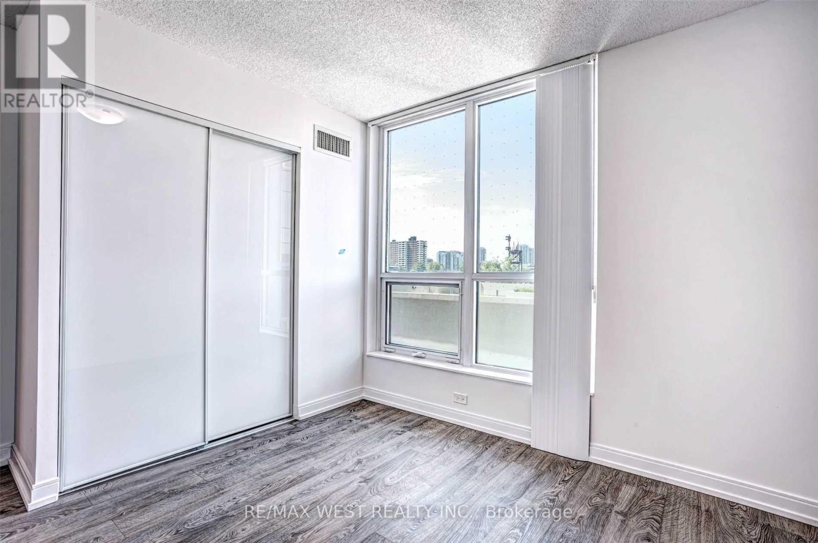 320 - 275 Village Green Square, Toronto, Ontario  M1S 0L8 - Photo 13 - E13775338