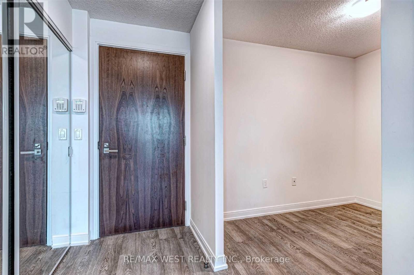 320 - 275 Village Green Square, Toronto, Ontario  M1S 0L8 - Photo 2 - E13775338