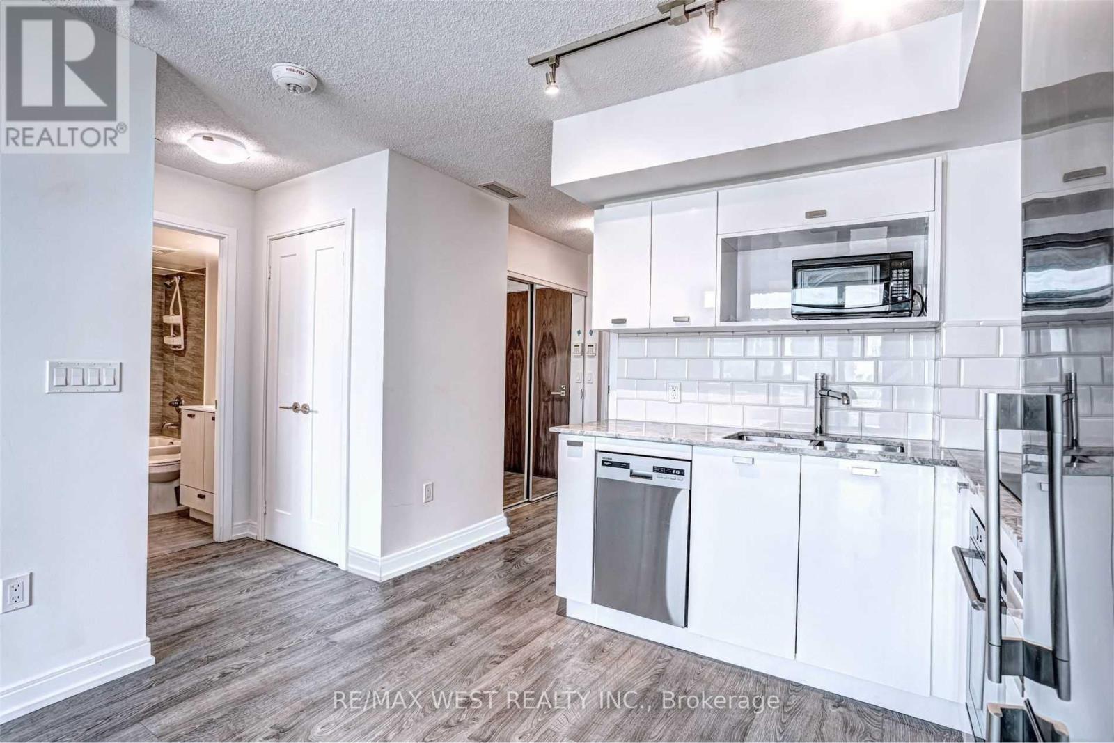 320 - 275 Village Green Square, Toronto, Ontario  M1S 0L8 - Photo 6 - E13775338