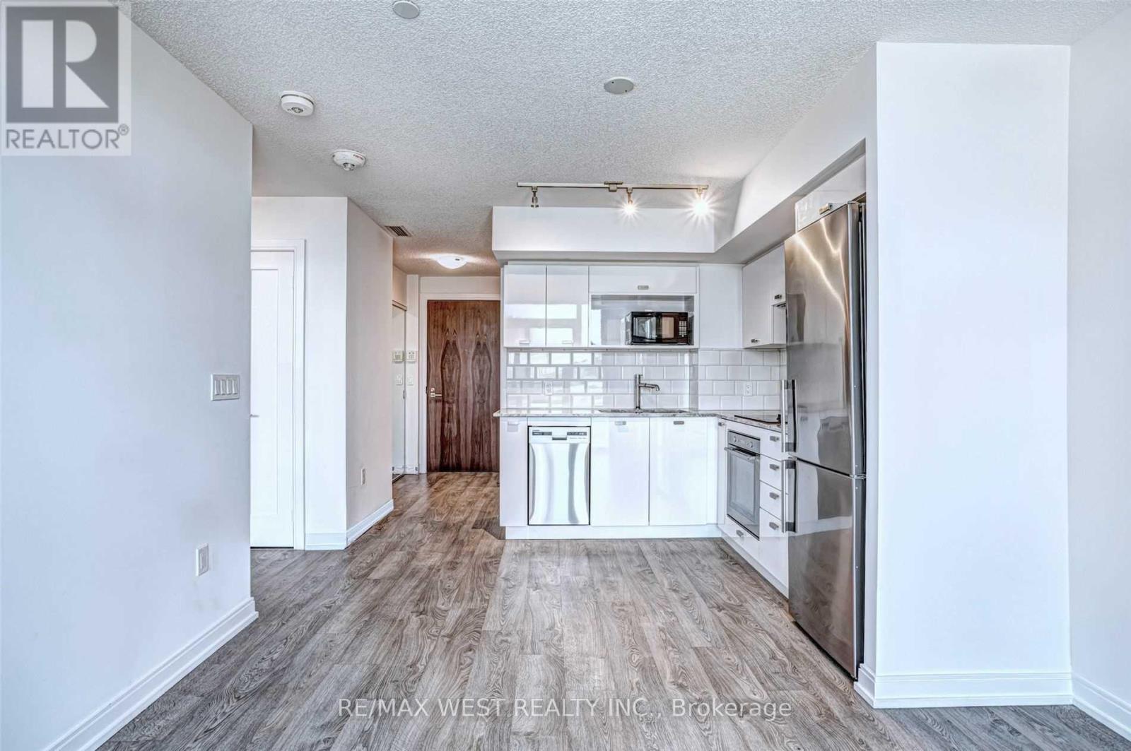 320 - 275 Village Green Square, Toronto, Ontario  M1S 0L8 - Photo 8 - E13775338