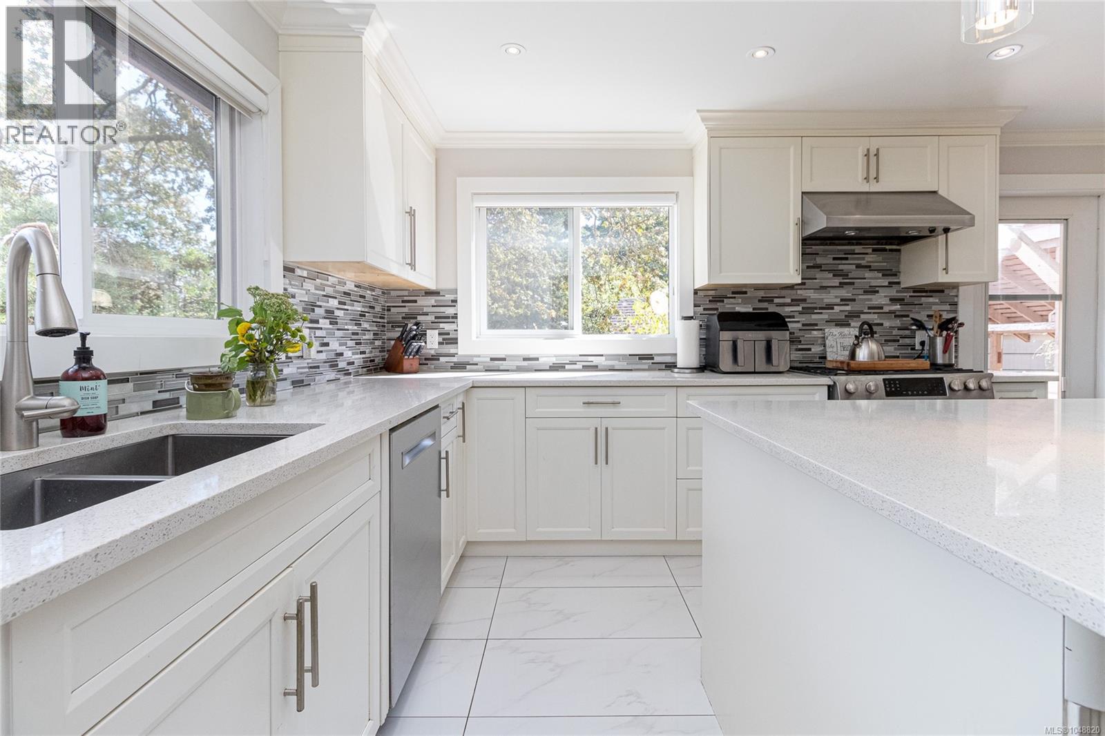 4081 Cedar Hill Rd, Saanich, British Columbia  V8N 3C2 - Photo 16 - 1048820