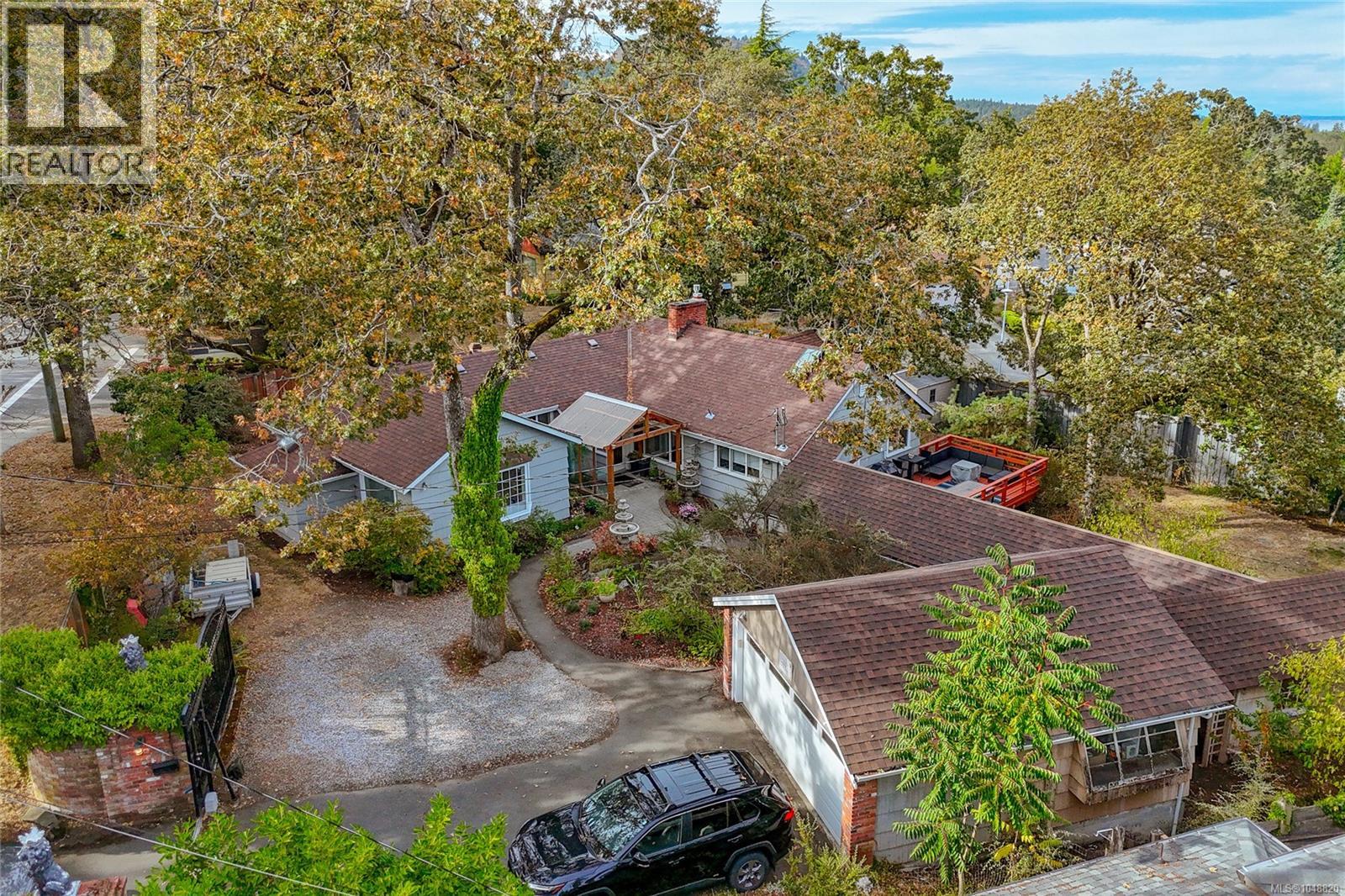 4081 Cedar Hill Rd, Saanich, British Columbia  V8N 3C2 - Photo 2 - 1048820