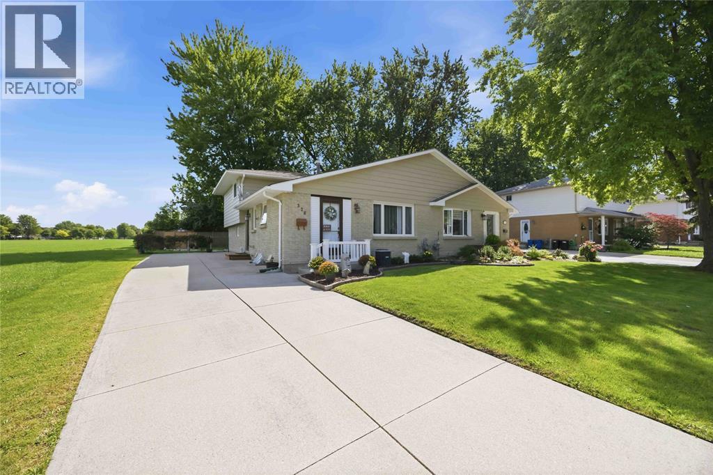 326 TRUDEAU DRIVE Sarnia Ontario Canada N7S4K7 2