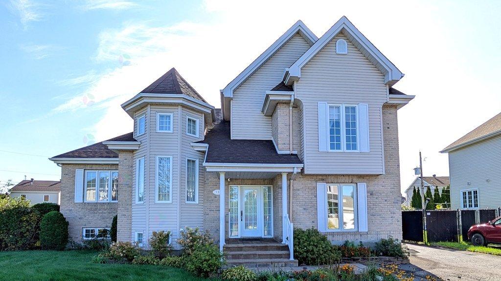 553-555 Rue Pierre-Rivière Terrebonne (Lachenaie) Quebec Canada J6V1M9 3
