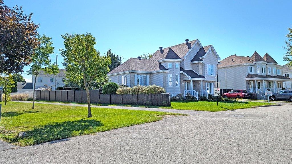 553-555 Rue Pierre-Rivière Terrebonne (Lachenaie) Quebec Canada J6V1M9 4