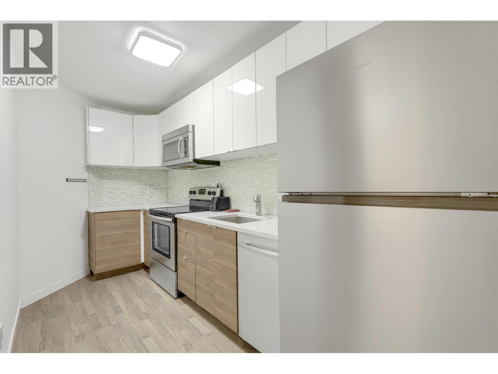 208 1106 Pacific St Street, Vancouver, British Columbia V6E 1T4 - Photo 3 - R3163283