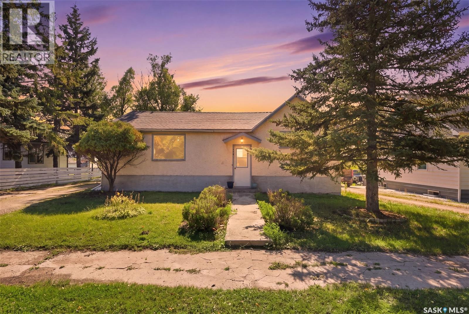 210 2nd Avenue E, Nokomis, Saskatchewan  S0G 3R0 - Photo 2 - SK048303