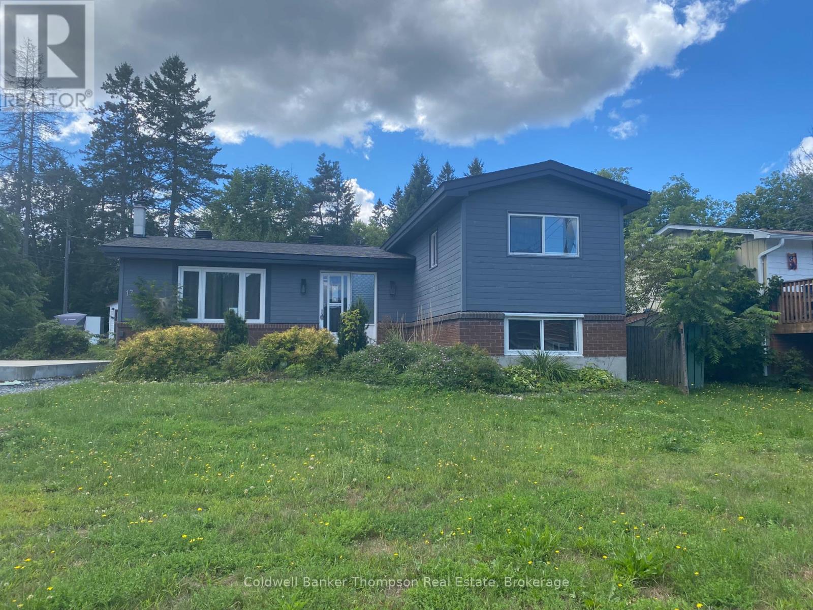 13 YONGE STREET S, Huntsville, Ontario