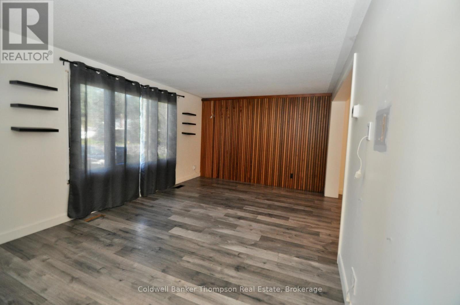 13 Yonge Street S, Huntsville, Ontario  P1H 1W7 - Photo 2 - X13775524