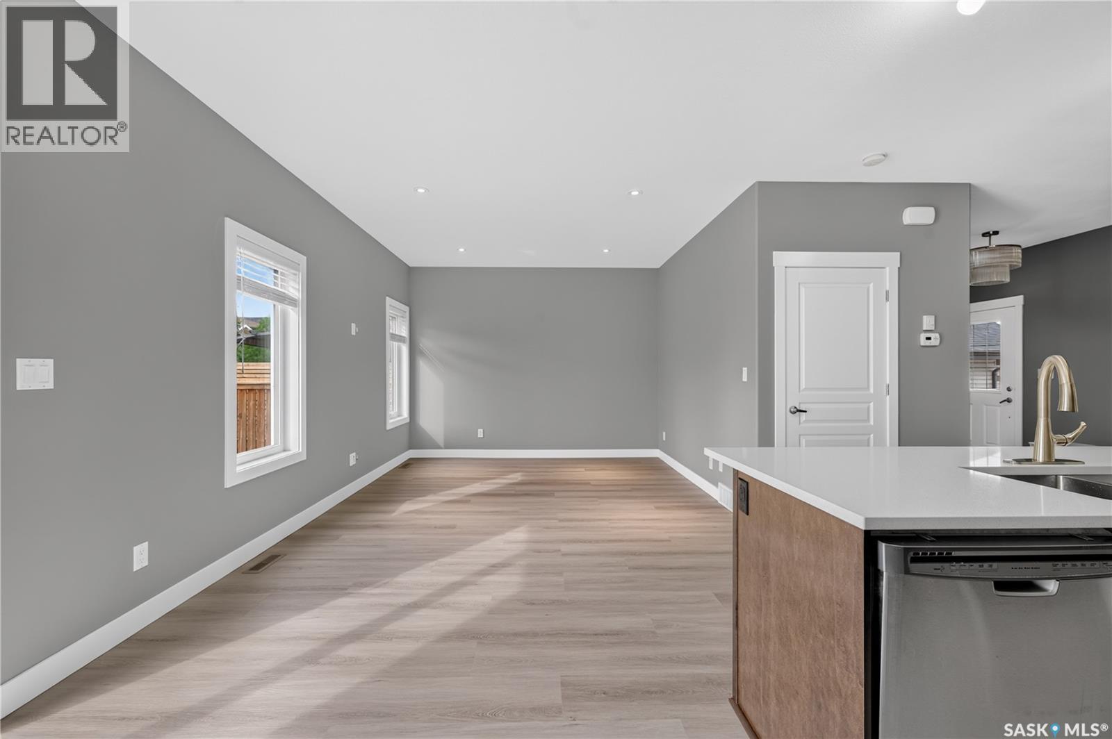 3017 Elgaard Drive, Regina, Saskatchewan  S4X 0K3 - Photo 5 - SK048305