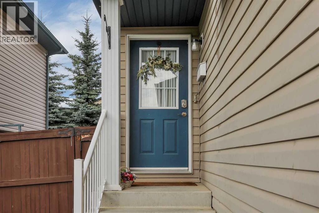67 Arnold Close, Red Deer, Alberta  T4R 3G3 - Photo 2 - A2344725