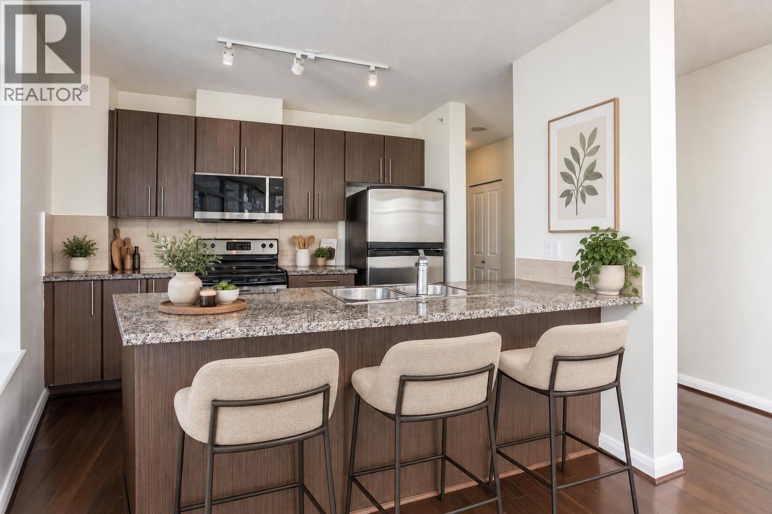 1206 898 Carnarvon Street, New Westminster, British Columbia  V3M 0C3 - Photo 2 - R3163160