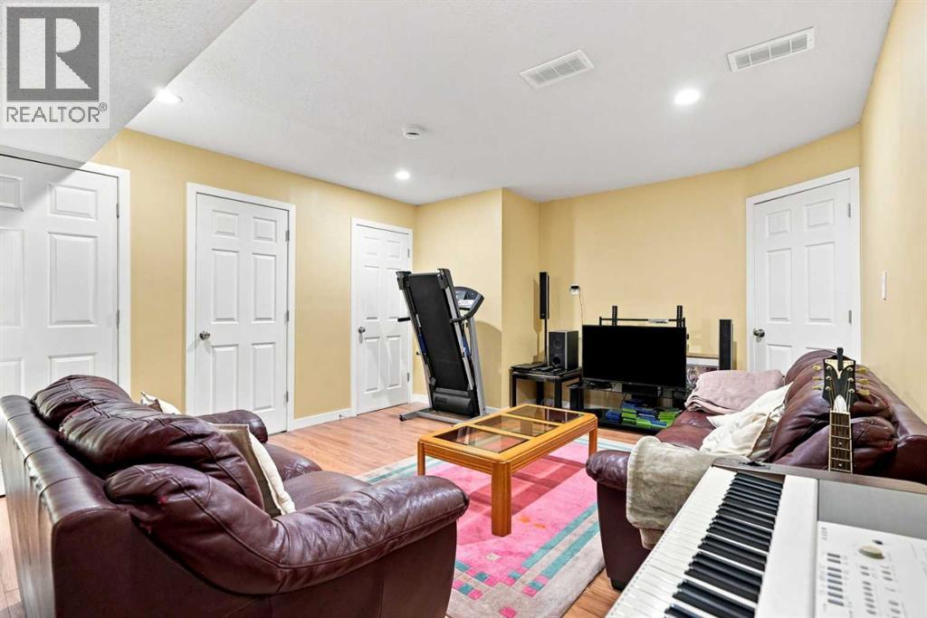 345 Saddlecrest Way NE, Calgary, Alberta  T3J 5N6 - Photo 35 - A2343533