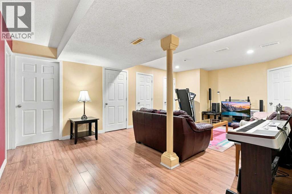 345 Saddlecrest Way NE, Calgary, Alberta  T3J 5N6 - Photo 33 - A2343533