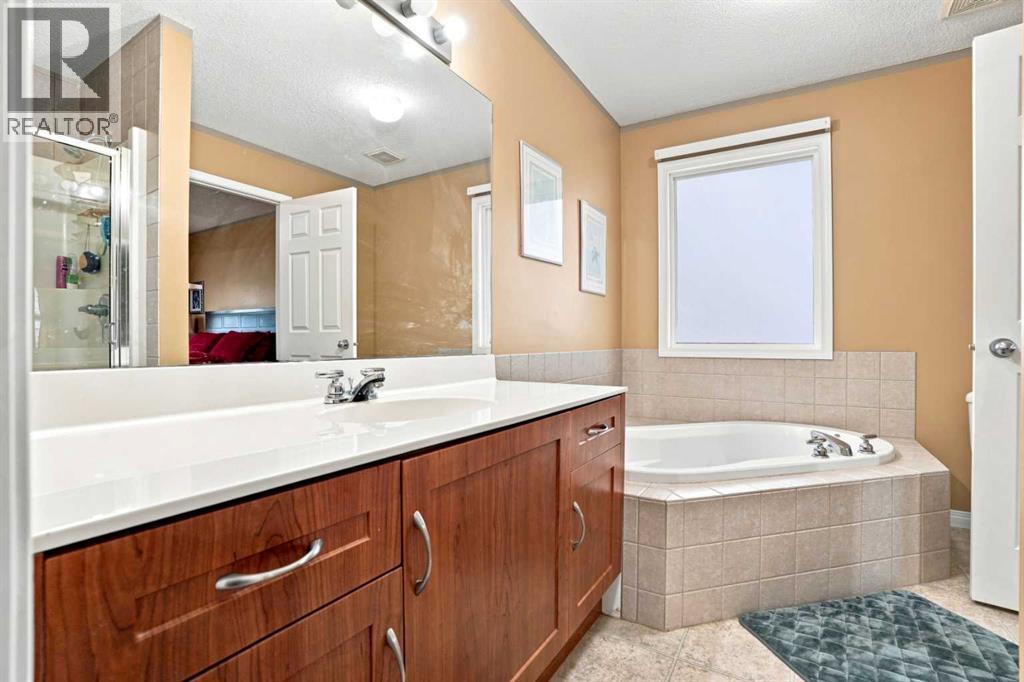 345 Saddlecrest Way NE, Calgary, Alberta  T3J 5N6 - Photo 19 - A2343533
