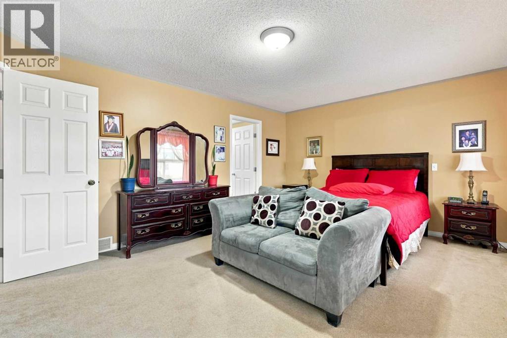 345 Saddlecrest Way NE, Calgary, Alberta  T3J 5N6 - Photo 16 - A2343533
