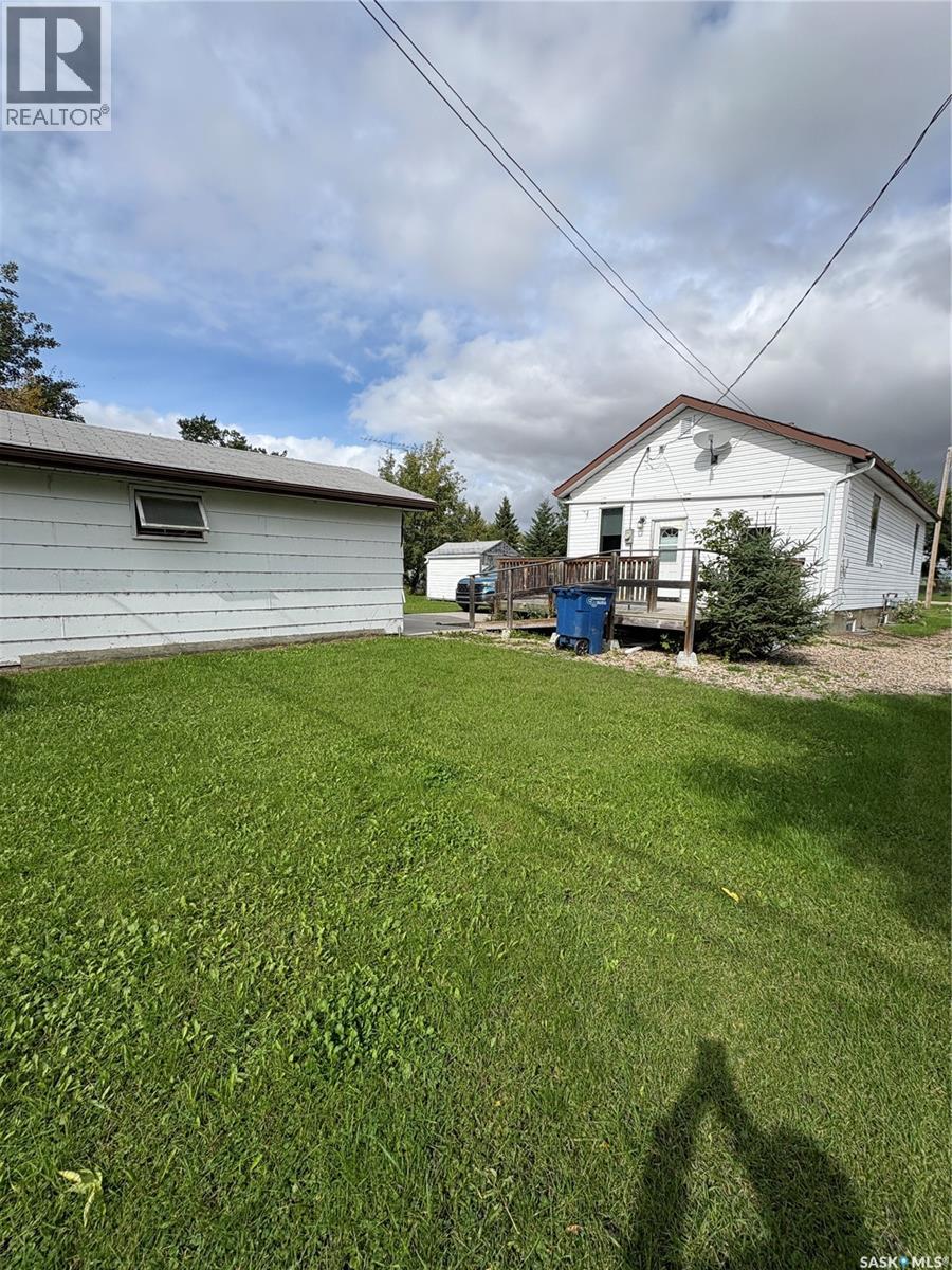111 4th Avenue W, Kelvington, Saskatchewan  S0A 1W0 - Photo 4 - SK048308