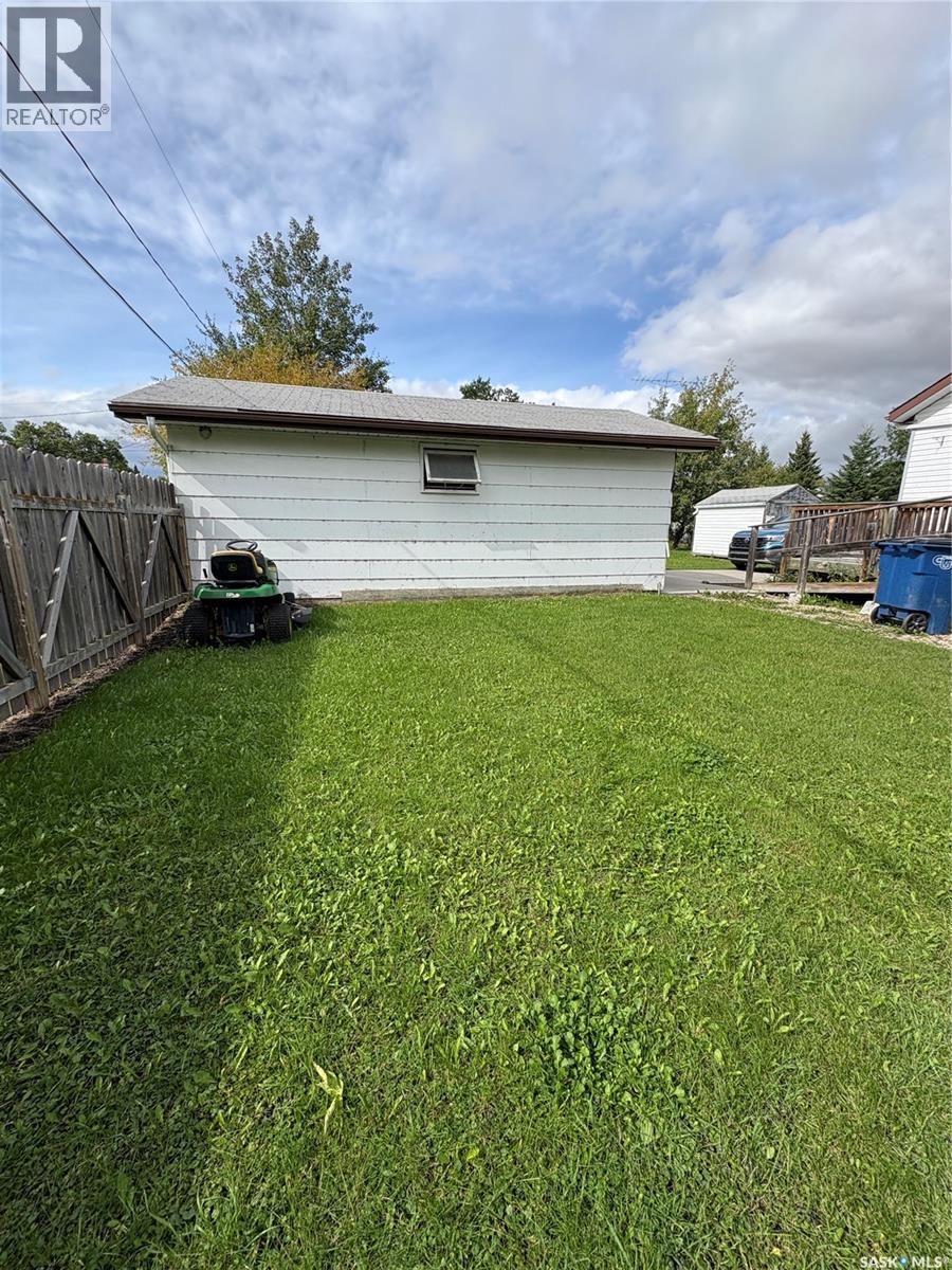 111 4th Avenue W, Kelvington, Saskatchewan  S0A 1W0 - Photo 5 - SK048308