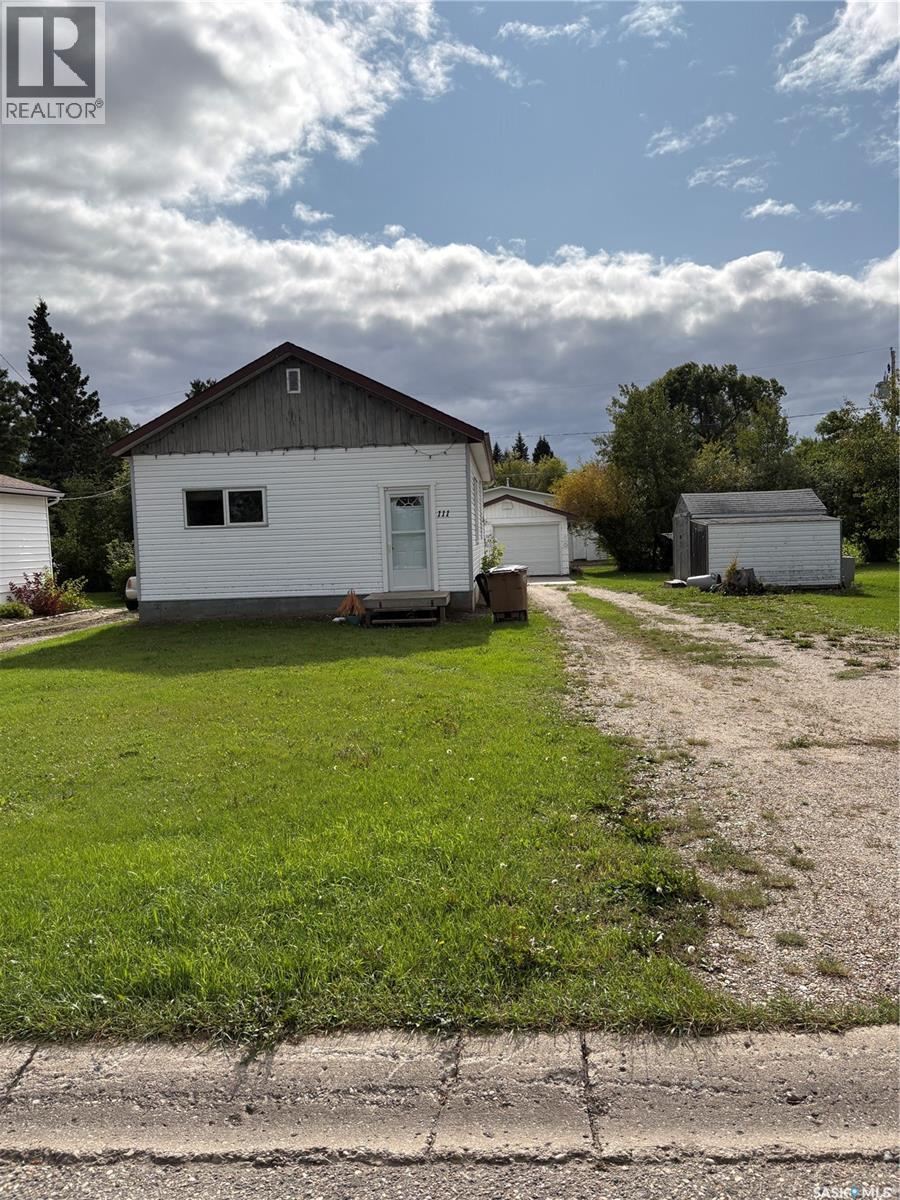111 4th Avenue W, Kelvington, Saskatchewan  S0A 1W0 - Photo 2 - SK048308