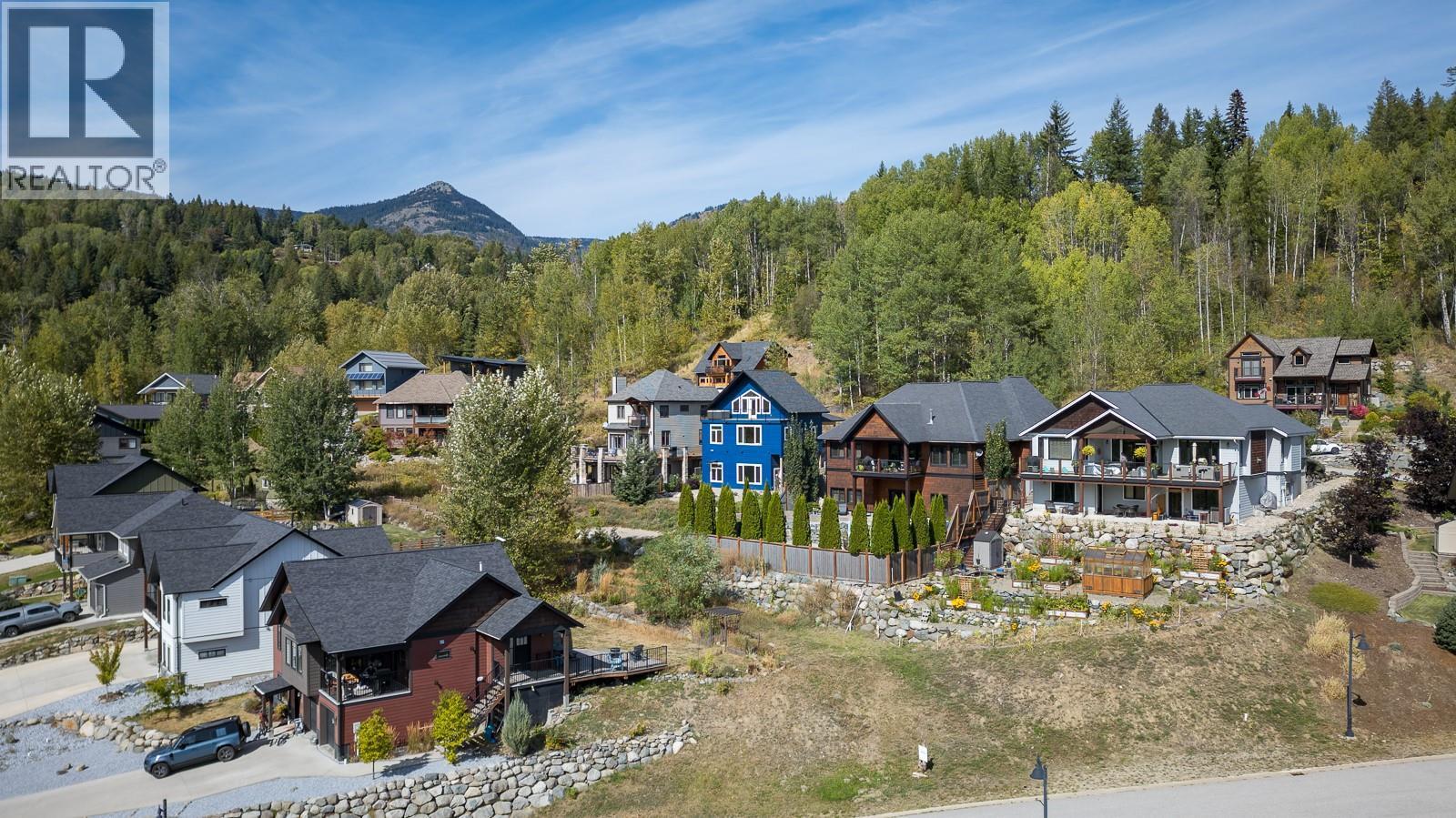 1007 Silvertip Road, Rossland, British Columbia  V0G 1Y0 - Photo 2 - 10400224