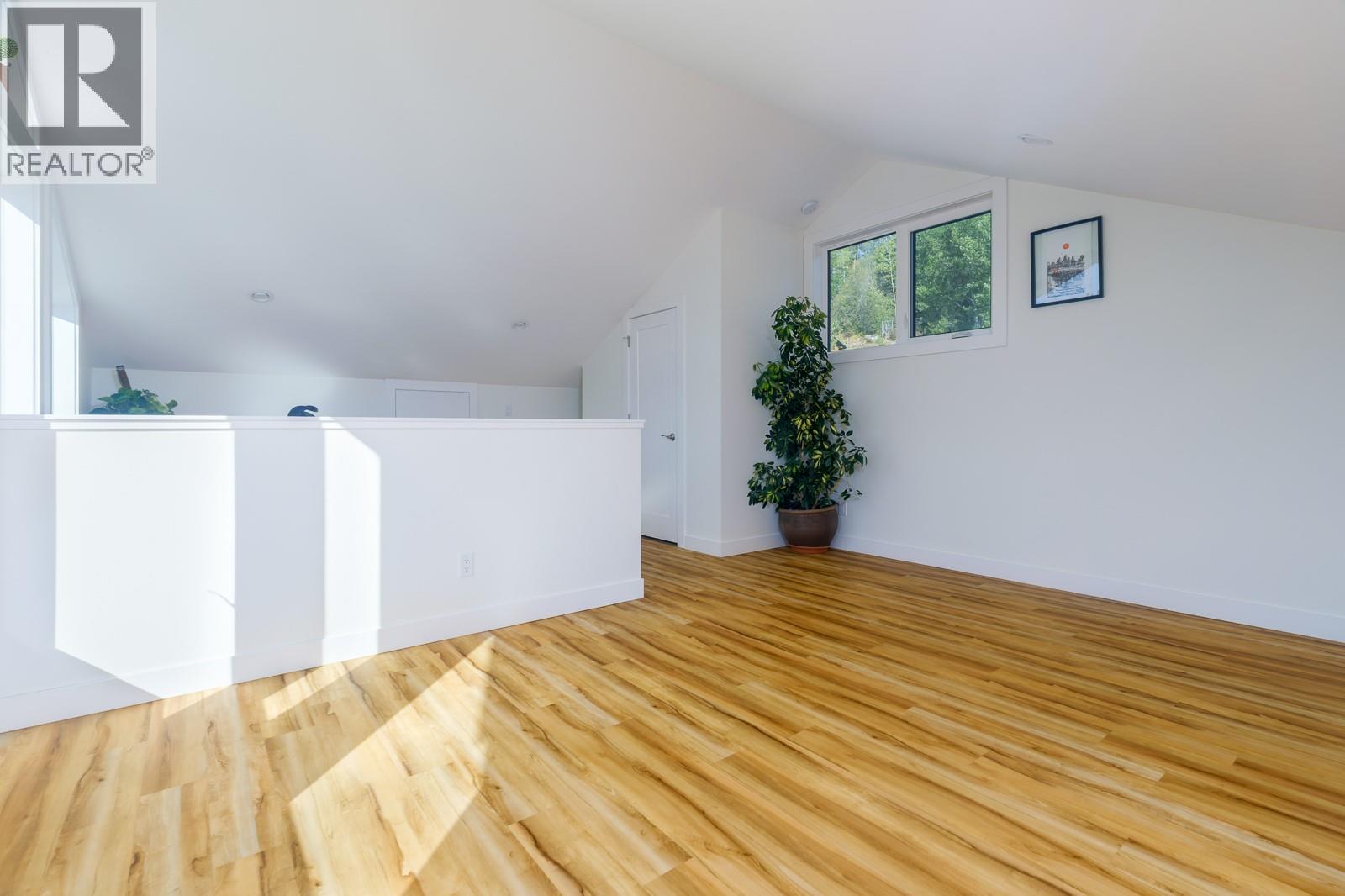 1007 Silvertip Road, Rossland, British Columbia  V0G 1Y0 - Photo 18 - 10400224