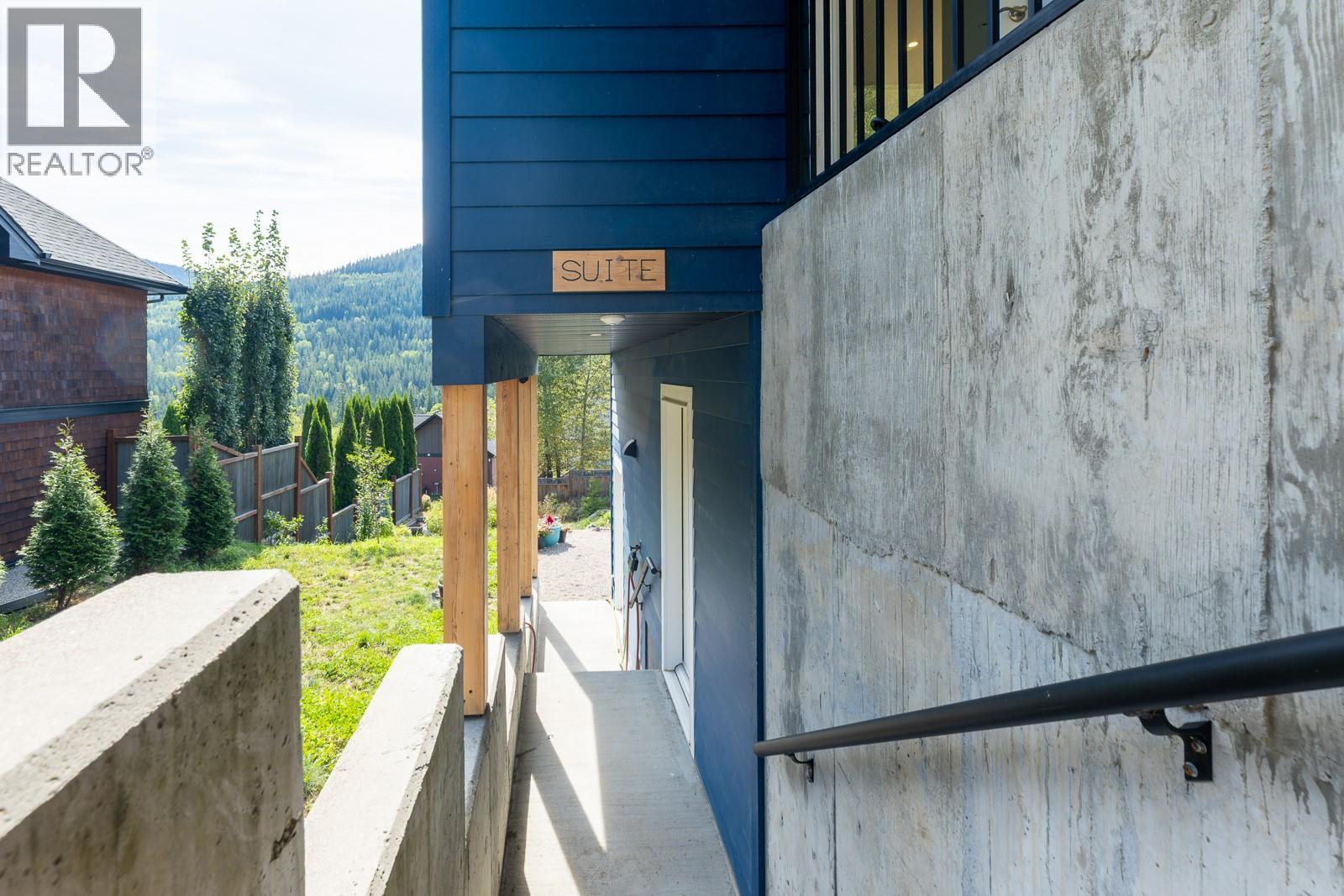 1007 Silvertip Road, Rossland, British Columbia  V0G 1Y0 - Photo 23 - 10400224