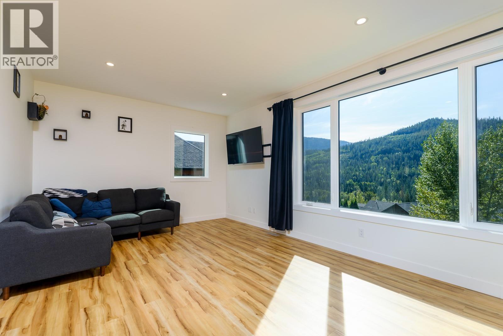 1007 Silvertip Road, Rossland, British Columbia  V0G 1Y0 - Photo 6 - 10400224