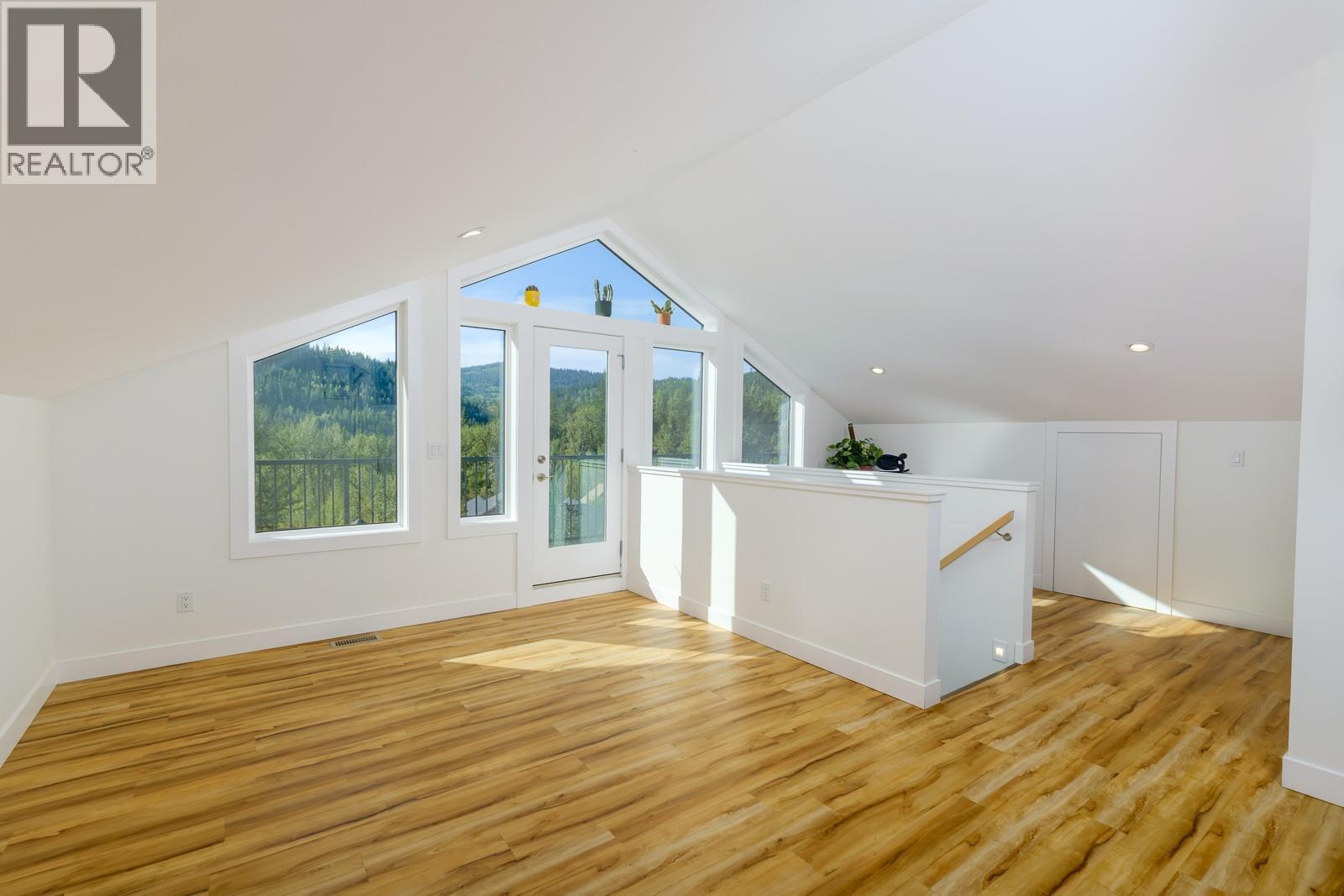 1007 Silvertip Road, Rossland, British Columbia  V0G 1Y0 - Photo 17 - 10400224