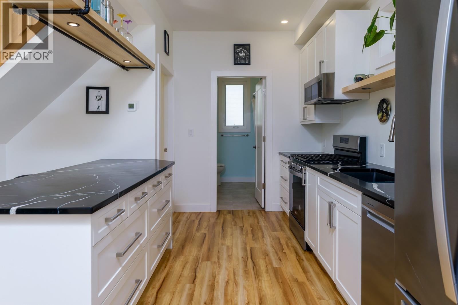 1007 Silvertip Road, Rossland, British Columbia  V0G 1Y0 - Photo 10 - 10400224