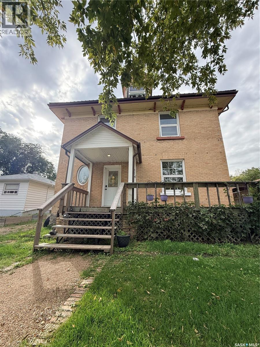 114 Second Street S, Carnduff, Saskatchewan  S0C 0S0 - Photo 2 - SK048309