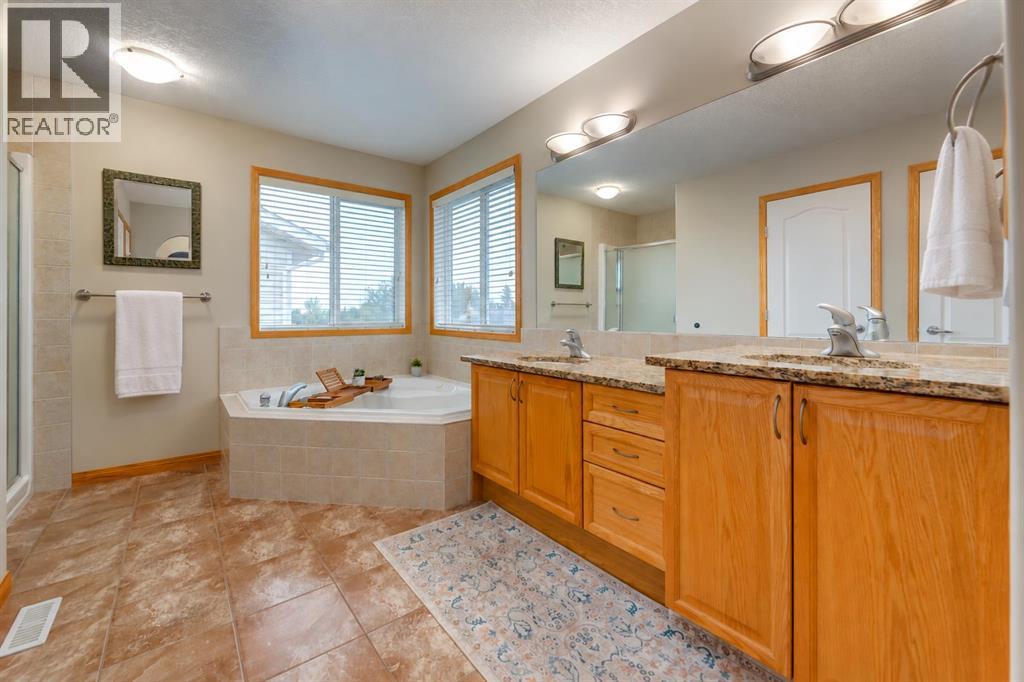 135 Hawkmere View, Chestermere, Alberta  T1X 1T7 - Photo 19 - A2344214