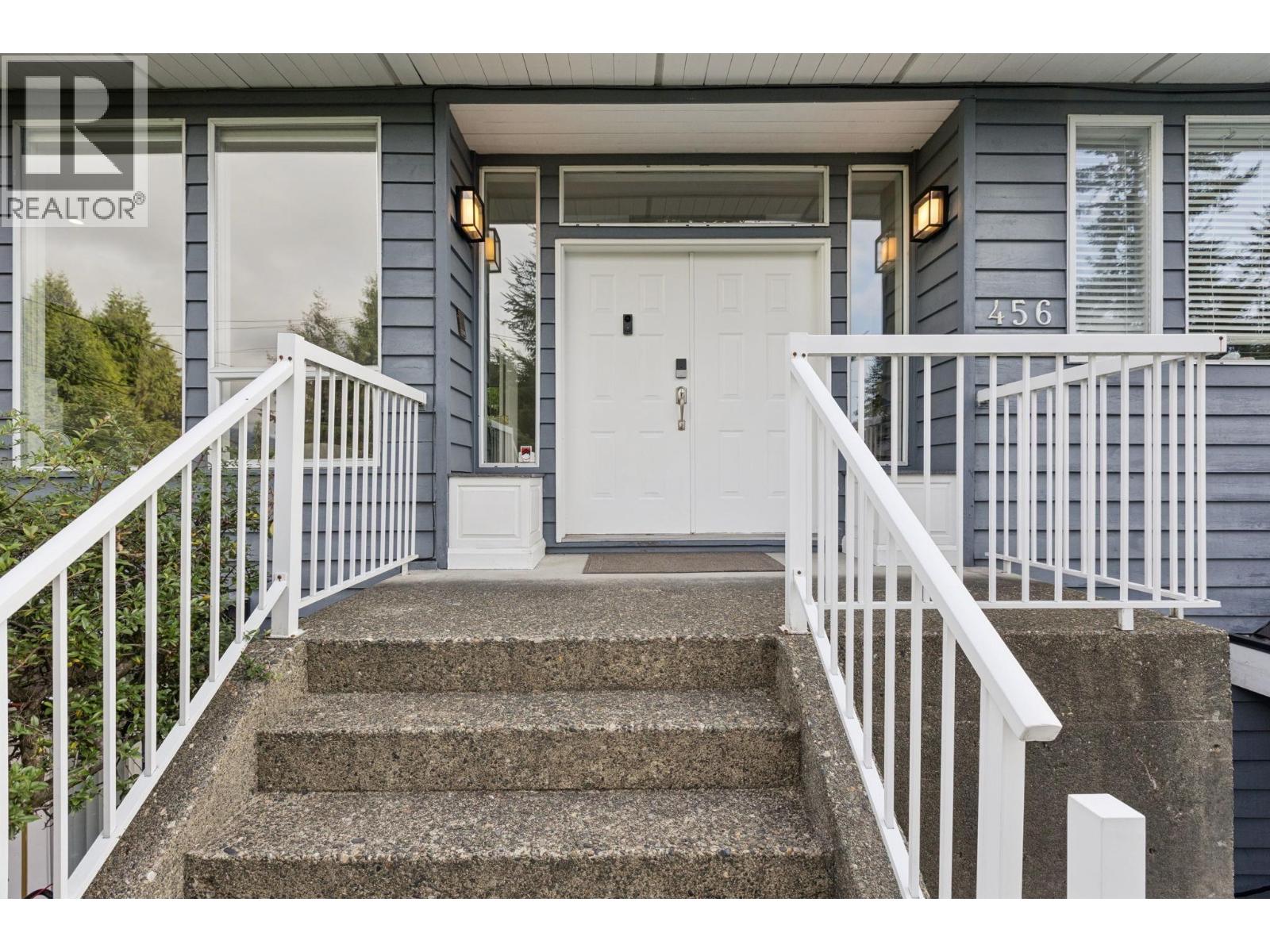 456 Montroyal Boulevard, North Vancouver, British Columbia  V7N 3E1 - Photo 2 - R3164078